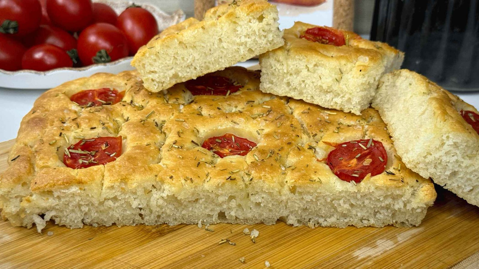 fokaca-hljeb-sa-cherry-paradajzom Fokača - brzi hljeb sa cherry paradajzom i ruzmarinom