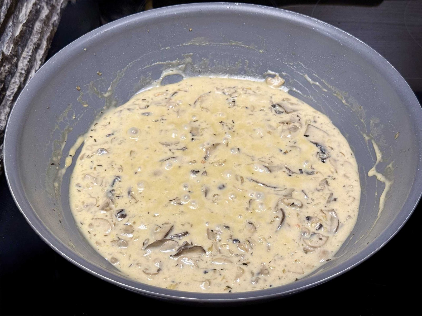 kremasti-sos-gljive-kesten Kremasti sos od gljiva, kestena i vrhnja za kuvanje u tiganju. Idealan prilog za svinjski file.