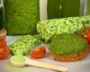 Različiti načini čuvanja srijemuša: pesto, začinska so i maslac sa začinskim biljem.