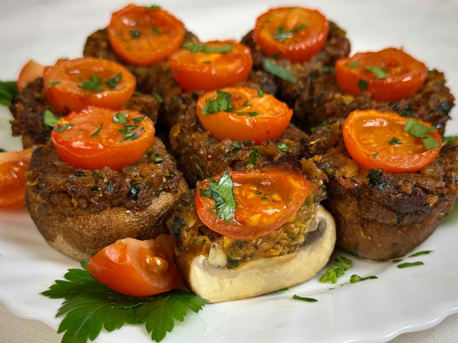 Punjeni šampinjoni sa povrćem i cherry paradajzom