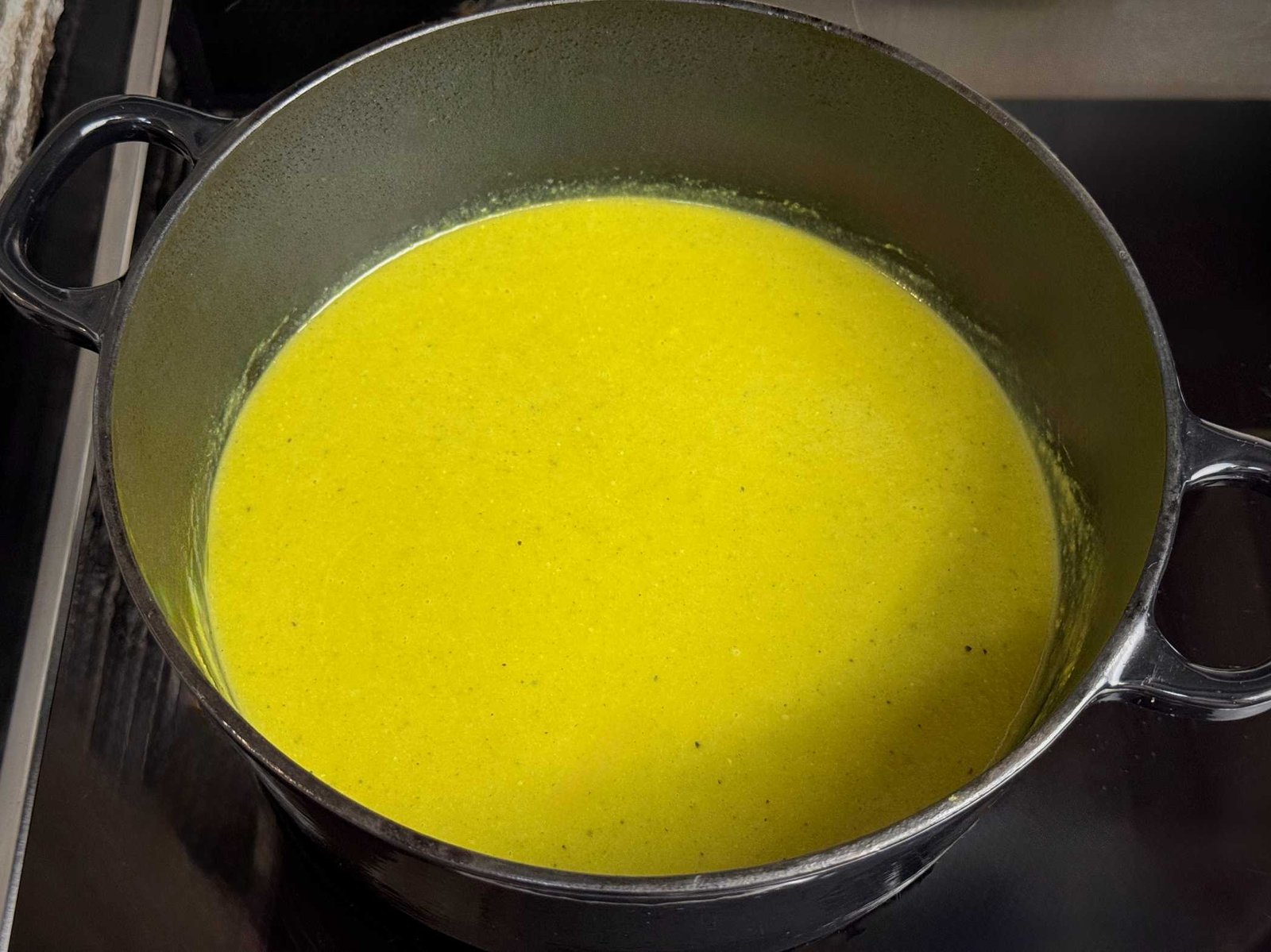 supa-od-brokule Izblendana krem čorba od brokule i đumbira u šerpi.