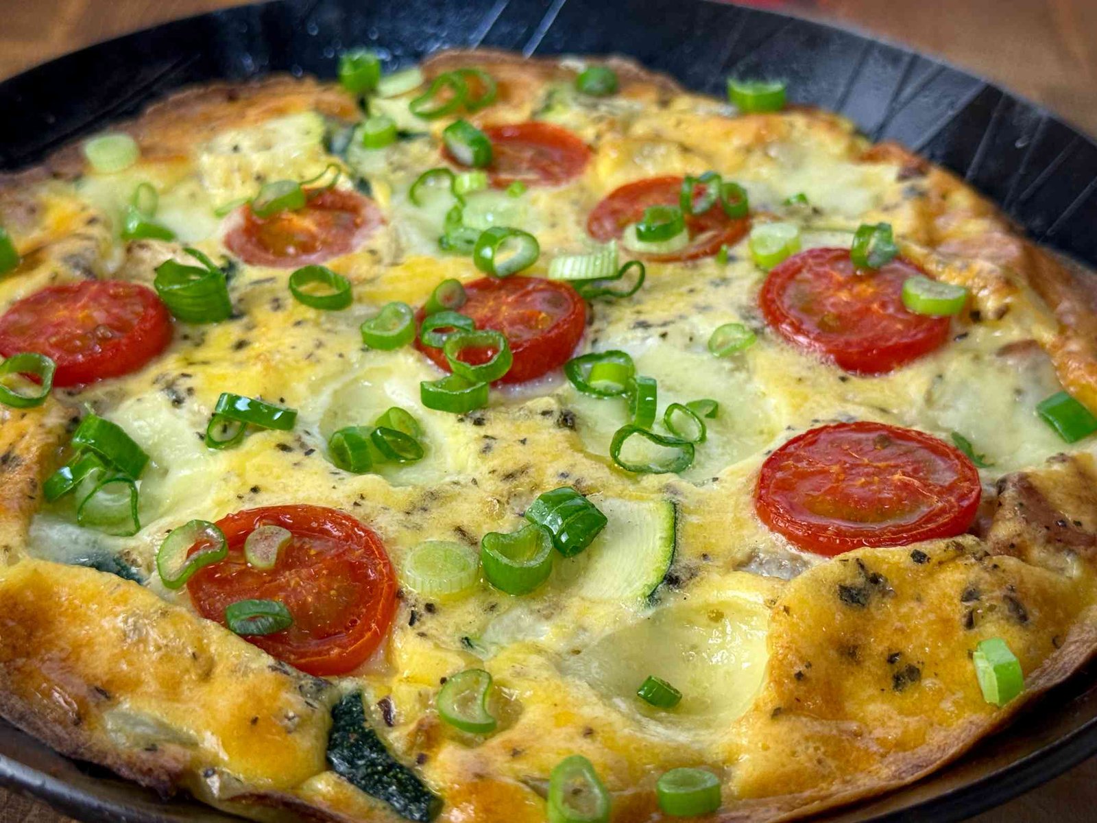 Fritata sa povrćem, slaninom i mocarelom – Doručak iz rerne
