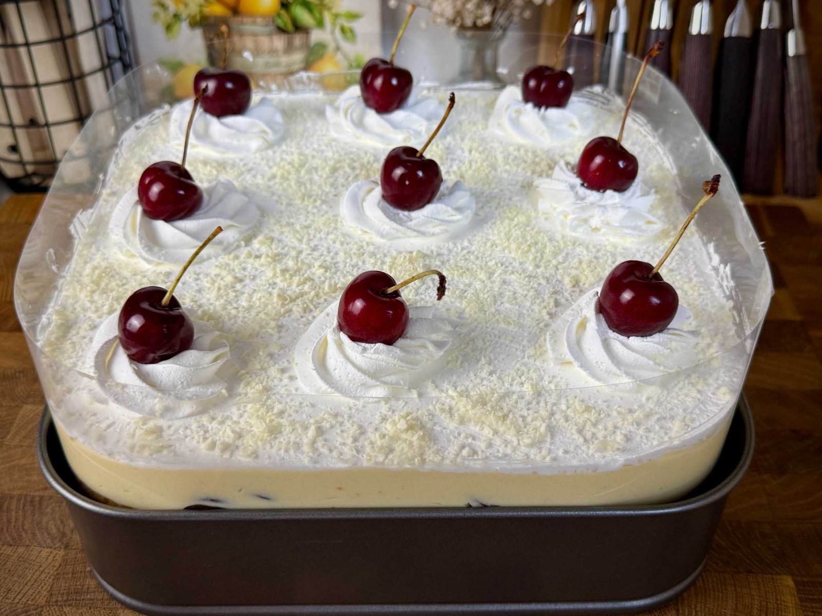 Kremasti kolač sa trešnjama