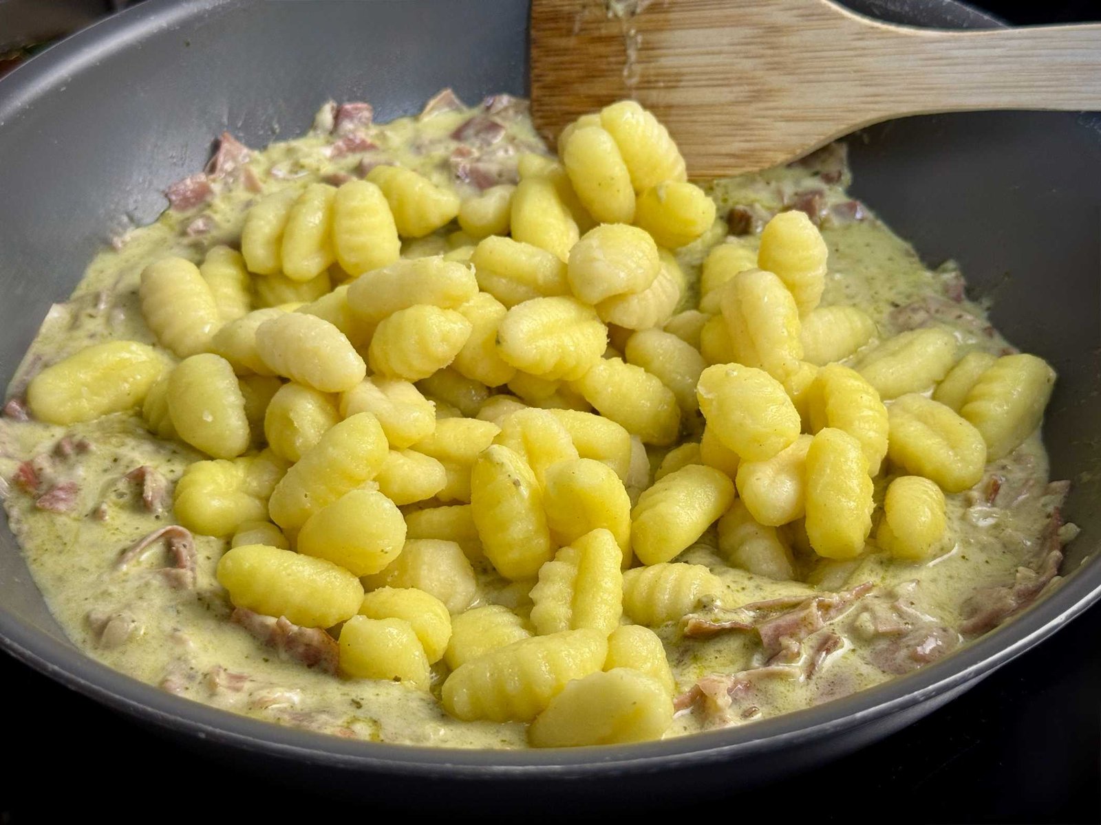 Njoke sa pesto sosom