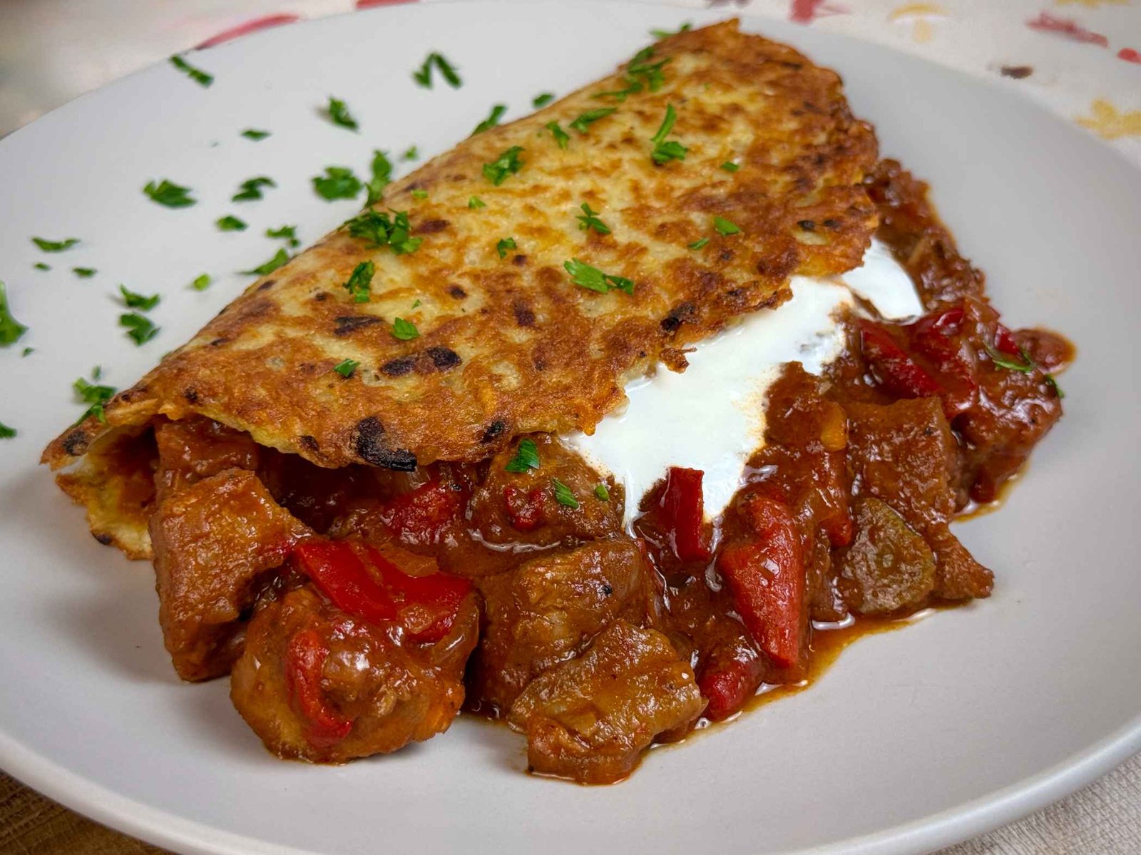 Gulaš sa palačinkom od krompira – tradicionalno poljsko jelo